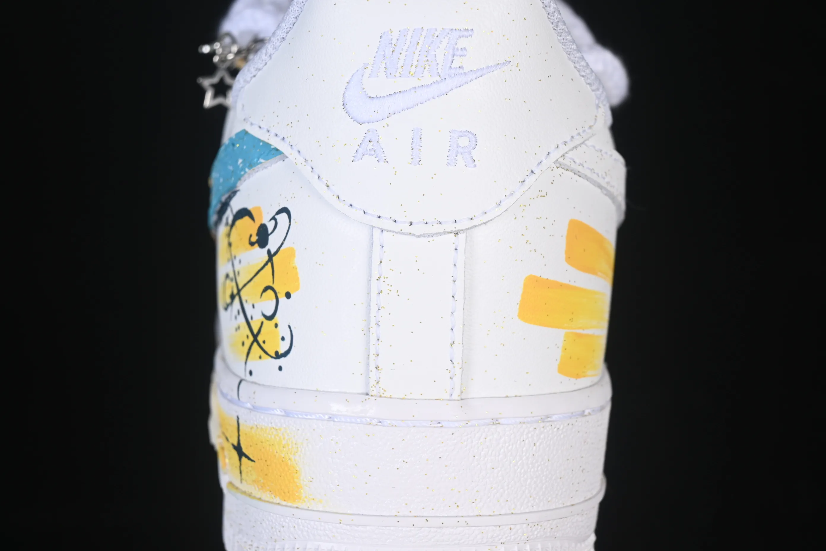 All categories Nk Air Force 1 Air Force series Nk Air Force 1 Low Air Force low-top Nike Air Force 1'07 Low "Leo" Hand-painted graffiti twelve constellations series Leo Air Force One low-top casual sneakers Constellation 723-822
